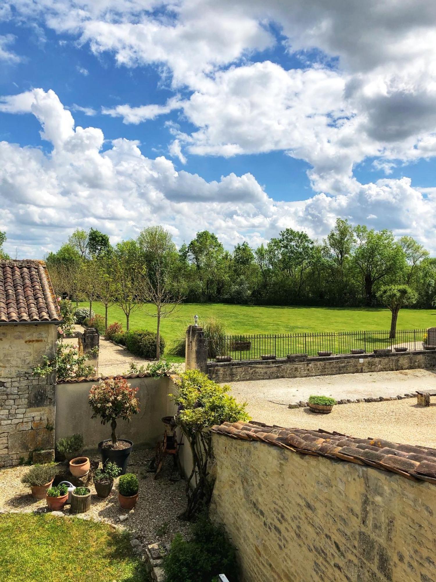 Gites De Cognac Bréville 外观 照片